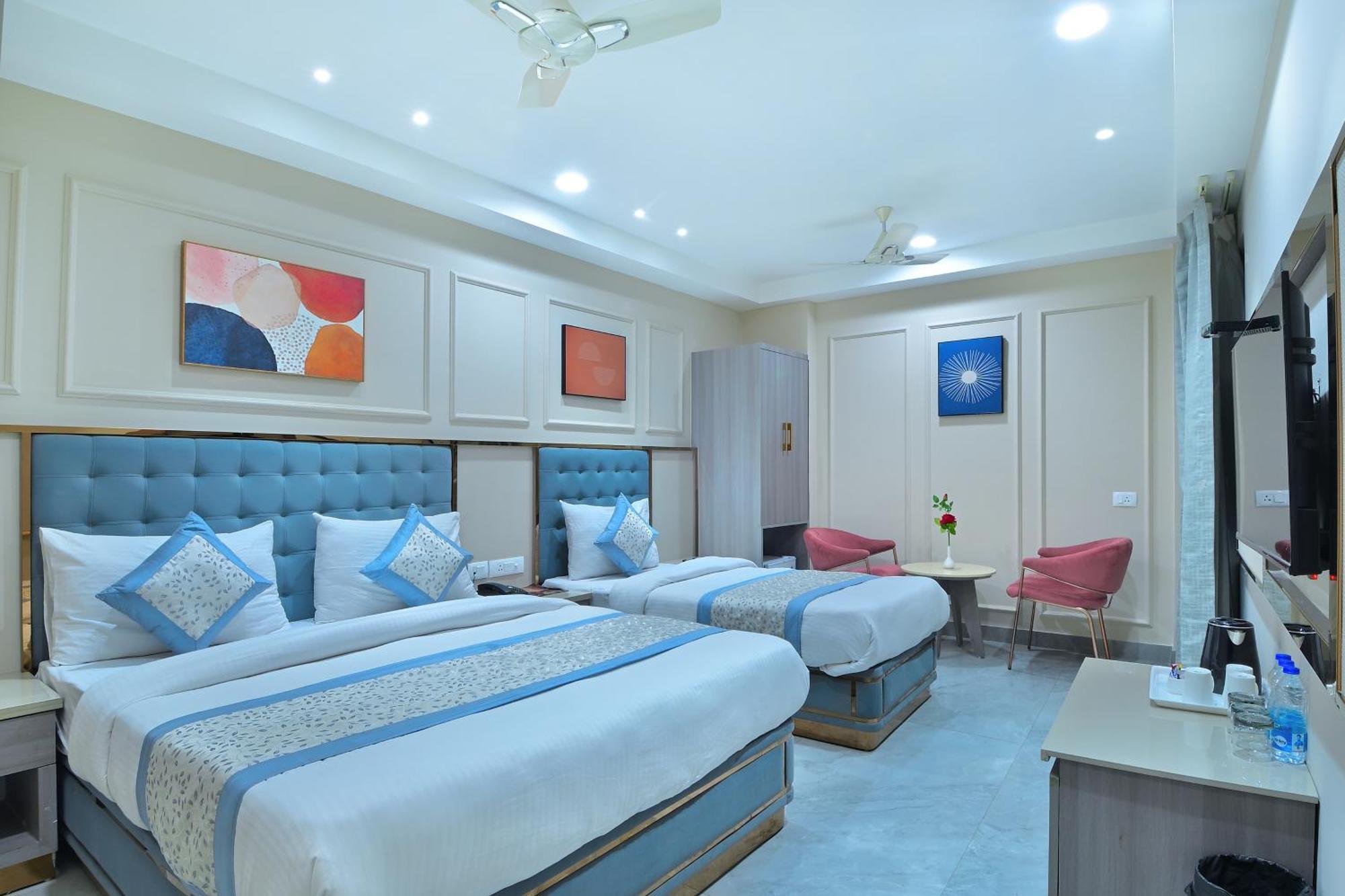 Hotel Sapphire House - 3 Mins Walk From Metro And 5 Mins From Rail Station Nueva Delhi Exterior foto
