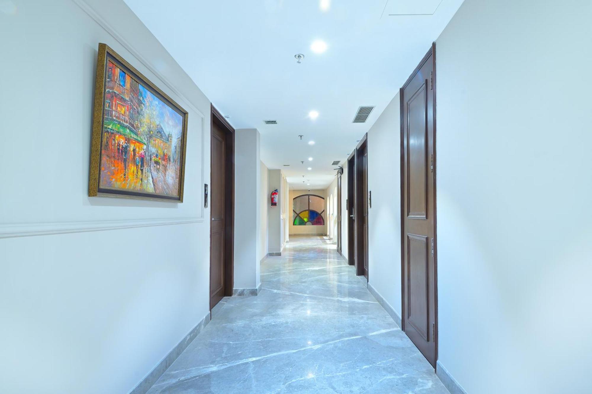 Hotel Sapphire House - 3 Mins Walk From Metro And 5 Mins From Rail Station Nueva Delhi Exterior foto