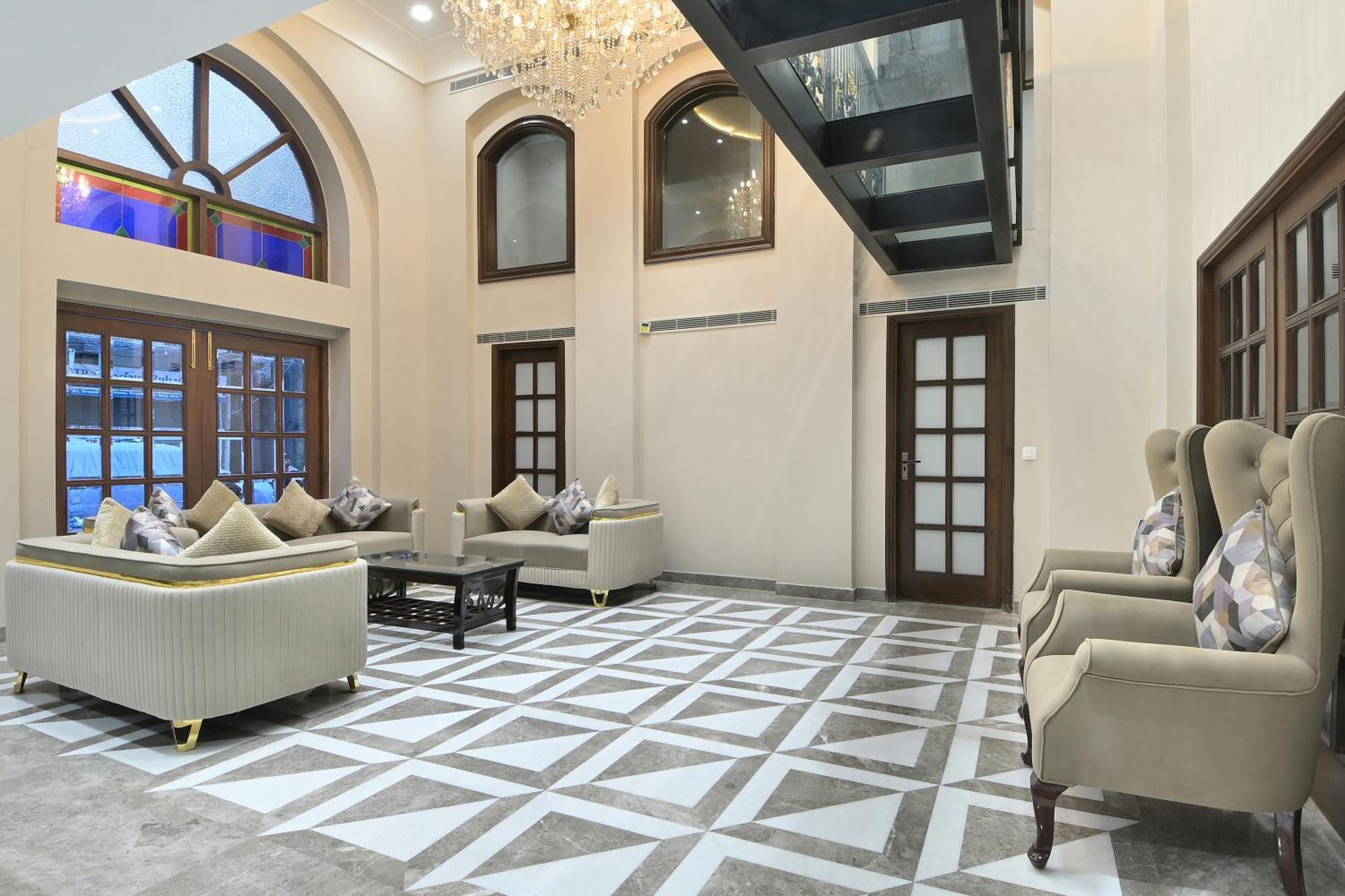 Hotel Sapphire House - 3 Mins Walk From Metro And 5 Mins From Rail Station Nueva Delhi Exterior foto