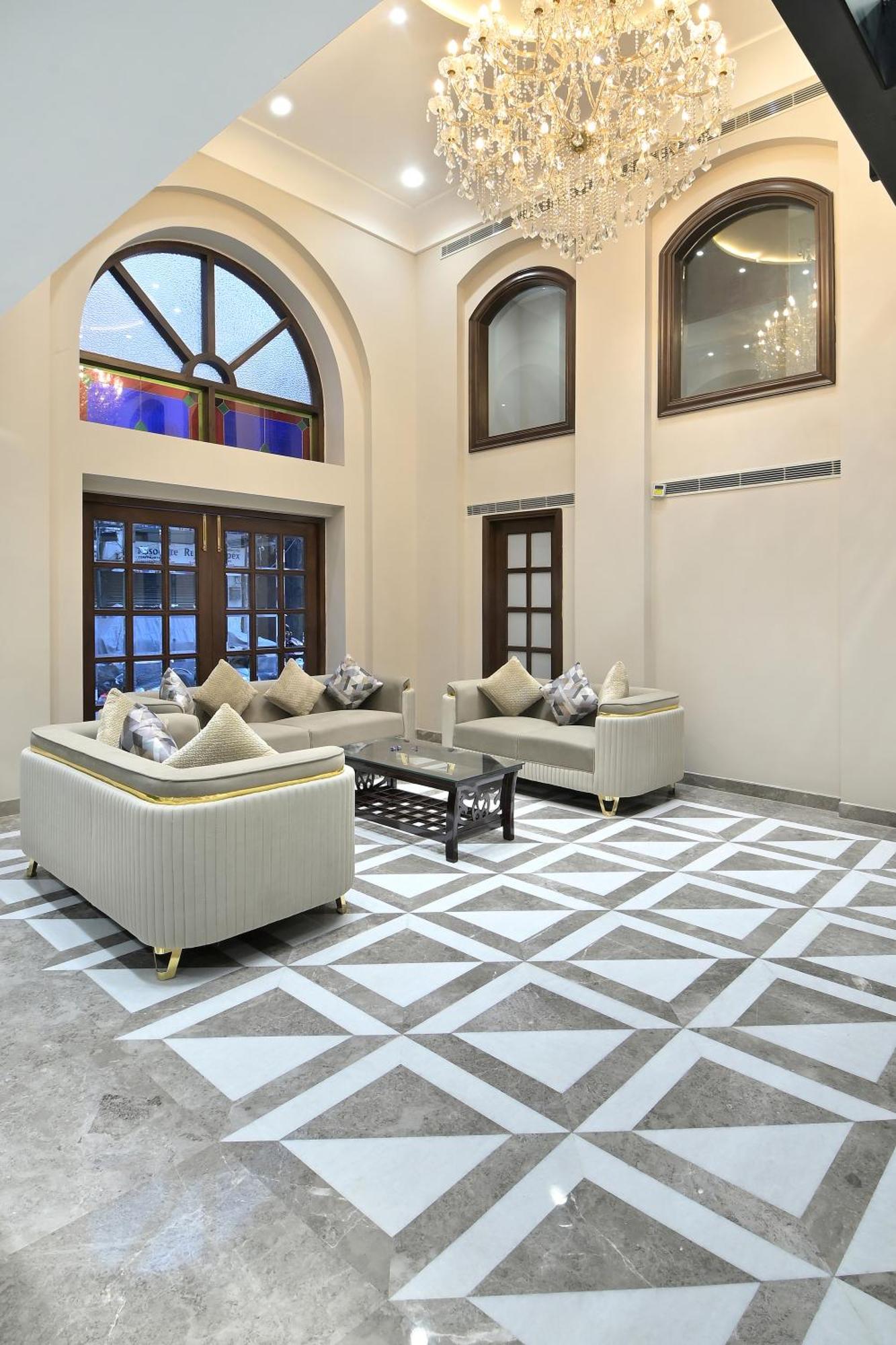 Hotel Sapphire House - 3 Mins Walk From Metro And 5 Mins From Rail Station Nueva Delhi Exterior foto